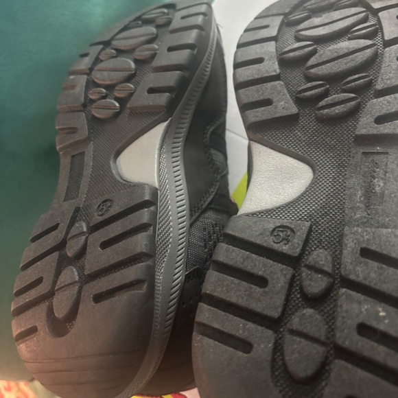 Eddie Bauer Thielsen Trail Tennis Shoes, Size 5.5 NEW - Picture 3 of 5